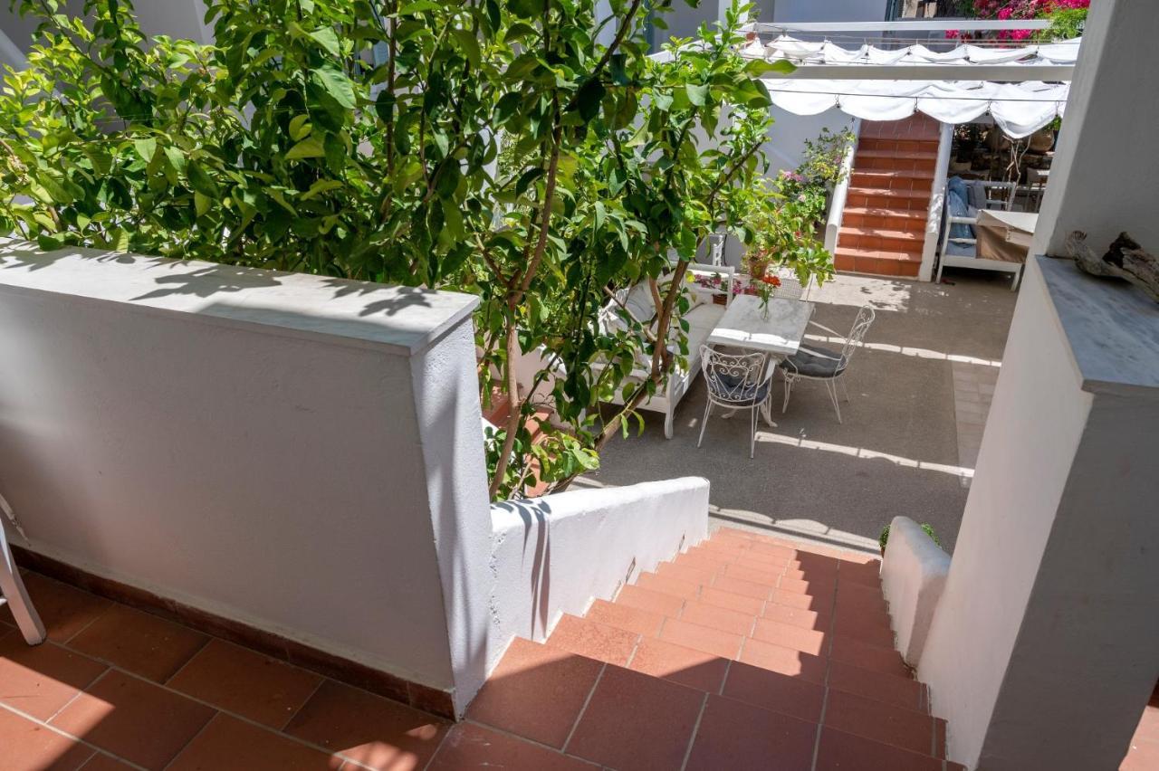 Odyssey Suites Poros Town Esterno foto