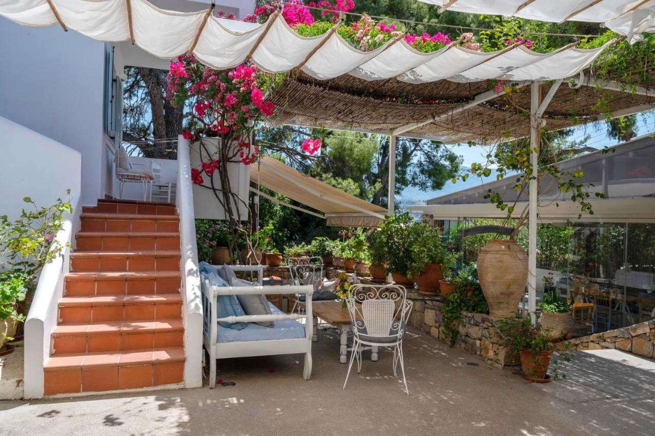 Odyssey Suites Poros Town Esterno foto