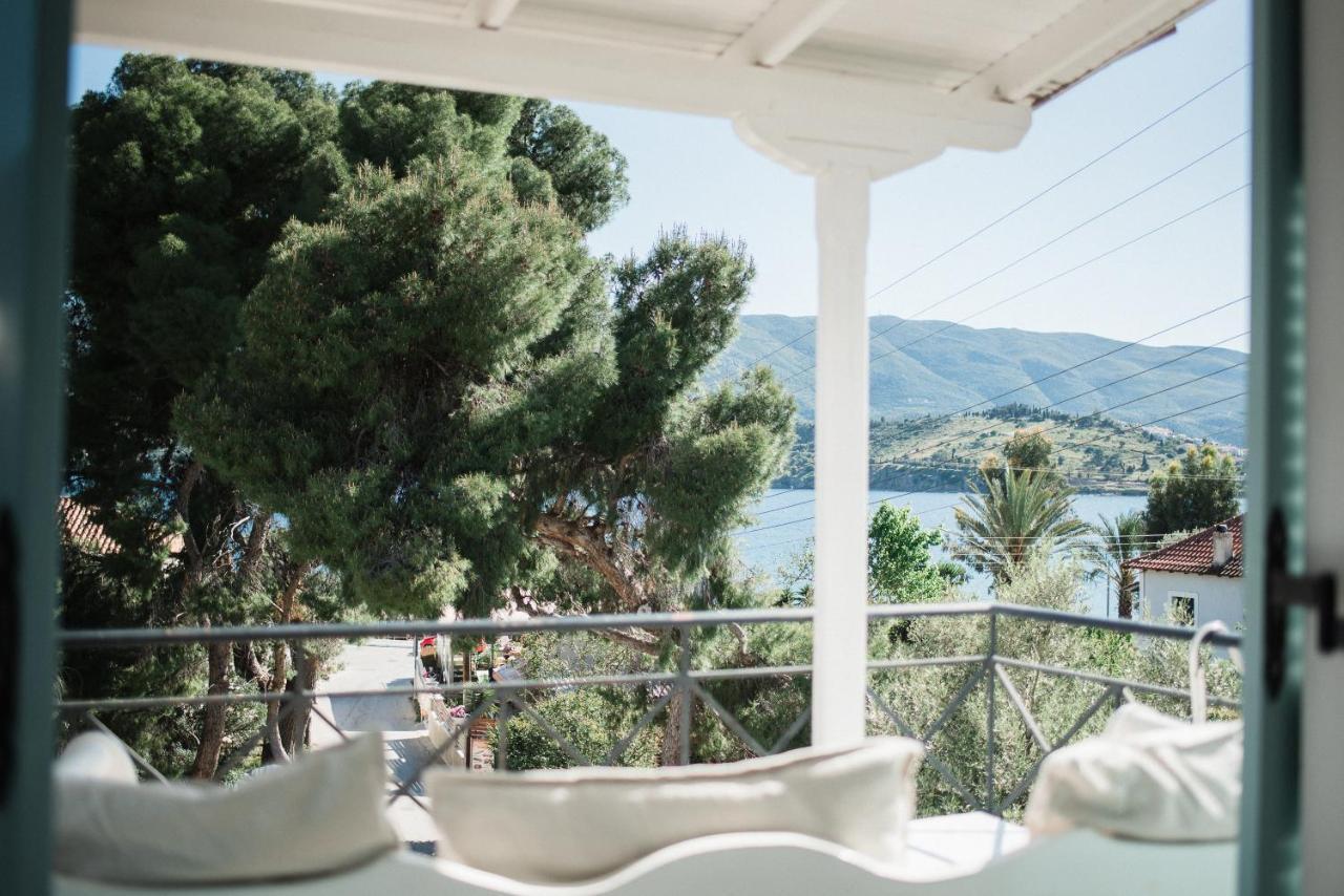 Odyssey Suites Poros Town Esterno foto